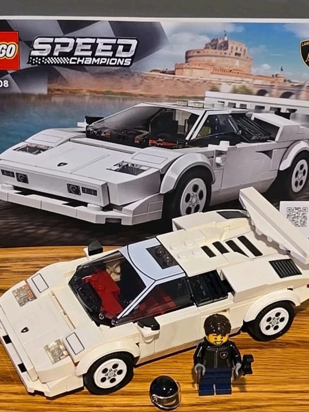 100% Complete & Retired Lego Speed Champions: Lamborghini Countach (76908)